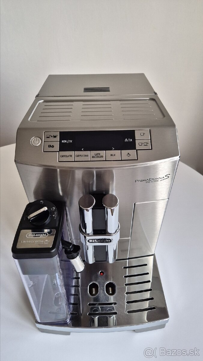 Pekný kávovar DeLonghi PrimaDonna S