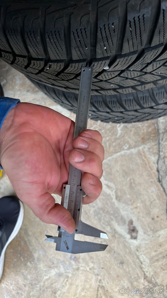 Zimné pneumatiky Goodyear 235/45 R18 98V