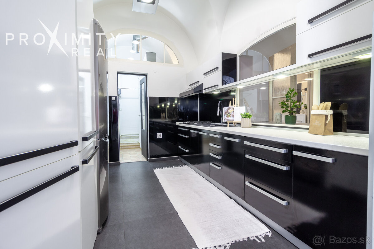 Elegantný historický byt s jedinečnou atmosférou a veľkoryso