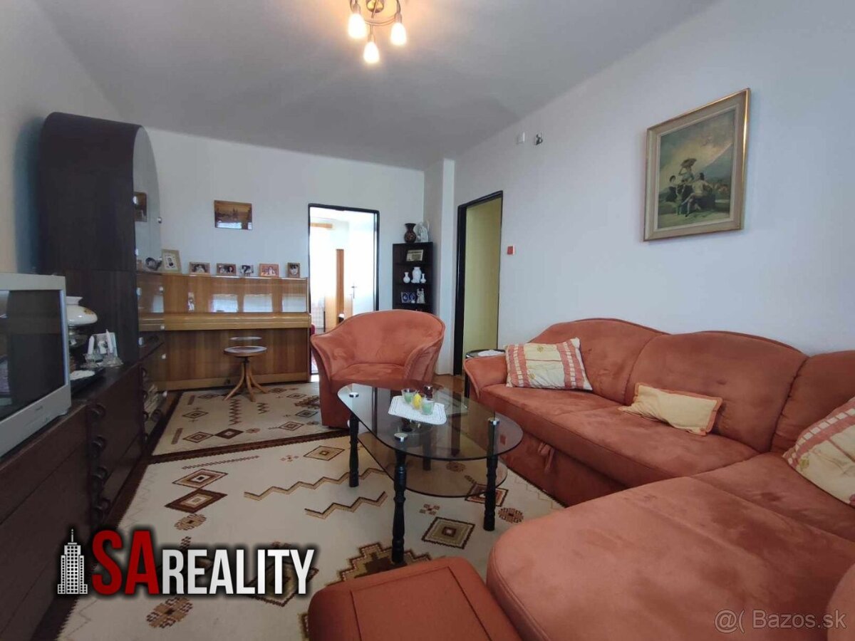 NA predaj 3 izbový byt Šarovce so záhradkou a garážou