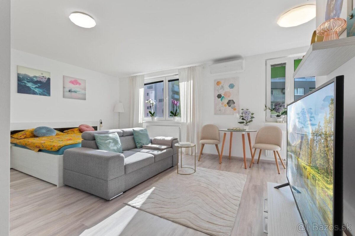 PRENÁJOM 1-IZBOVÝ BYT S PRIESTRANNÝM BALKÓNOM A PARKOVANÍM