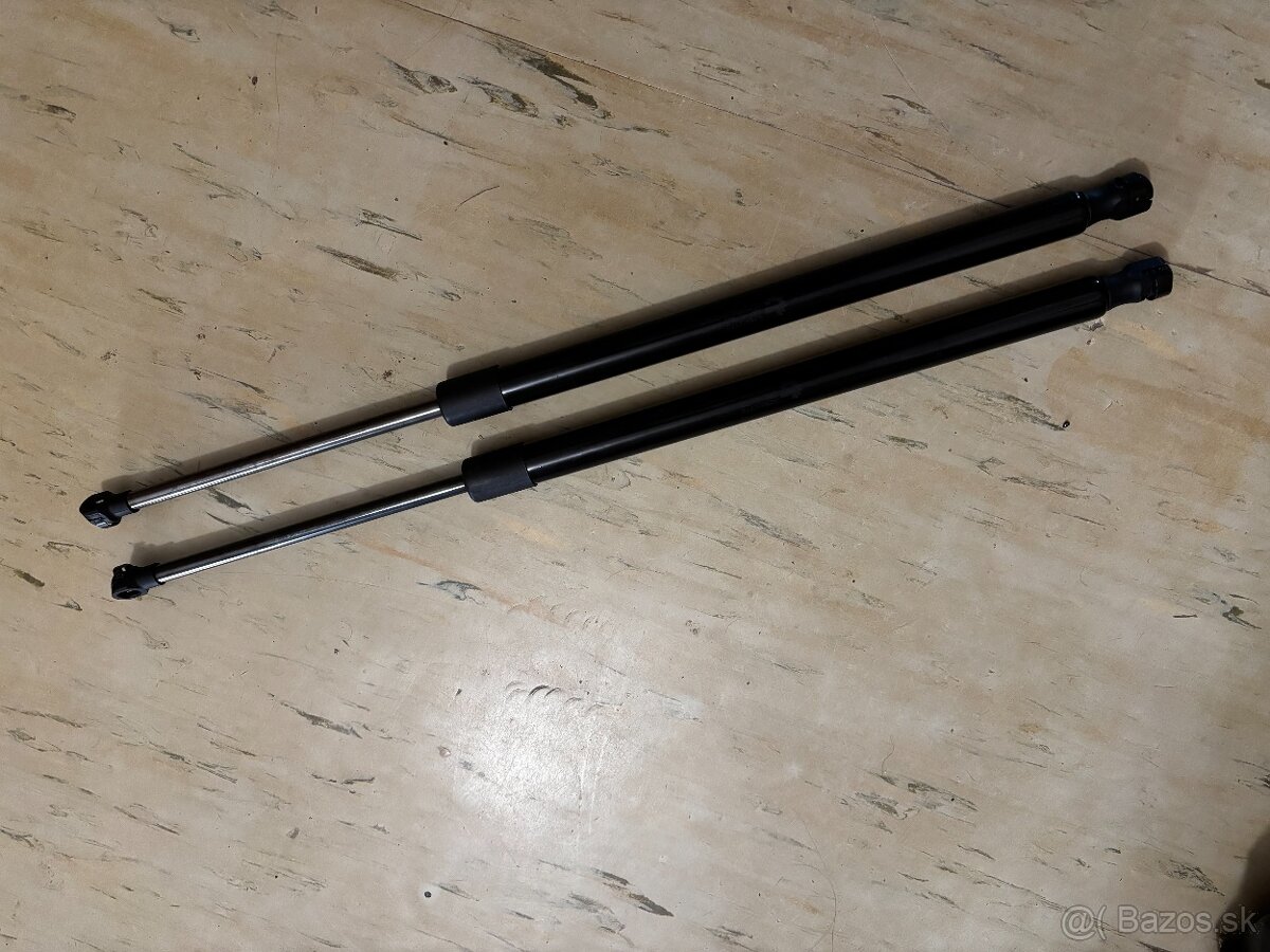 VW Sharan 2 gen. piesty na kufor