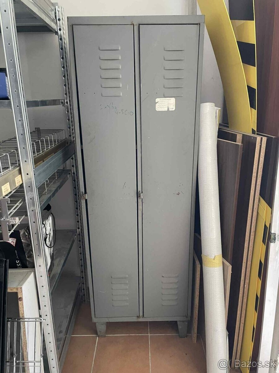 Plechová skrinka, šedá dvojmiestná