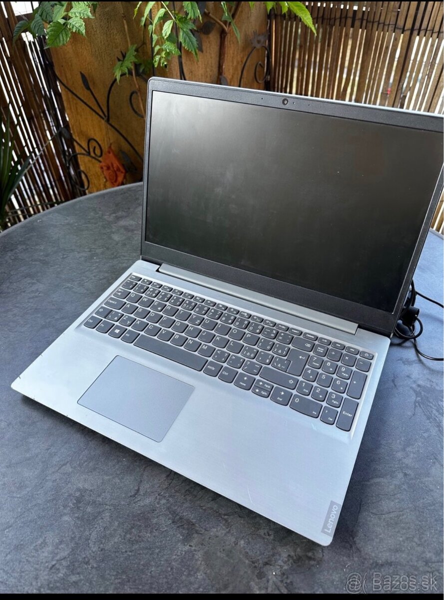 Lenovo notebook – ideálny na školu a prácu