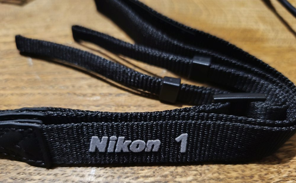 Predam popruh Nikon 1, cierny, novy