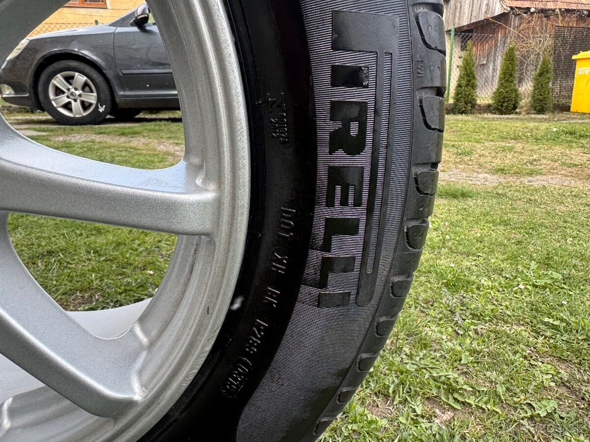 205/55 R16 Dezent Disky top stav pneu pirelli p7 VW Skoda