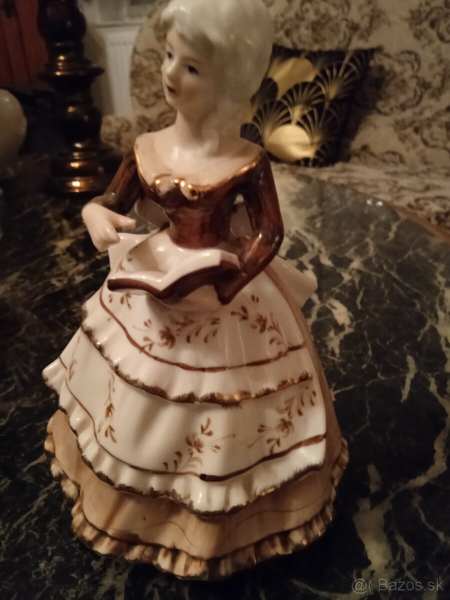 Porcelánová soška