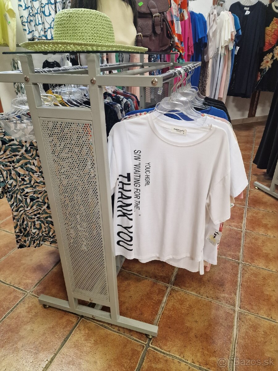 Textil, butik, likvidácia zásob, doplnky, figuríny