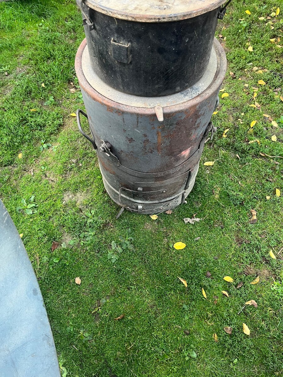 Kotolina aj s kotlom na zabíjačku - parák