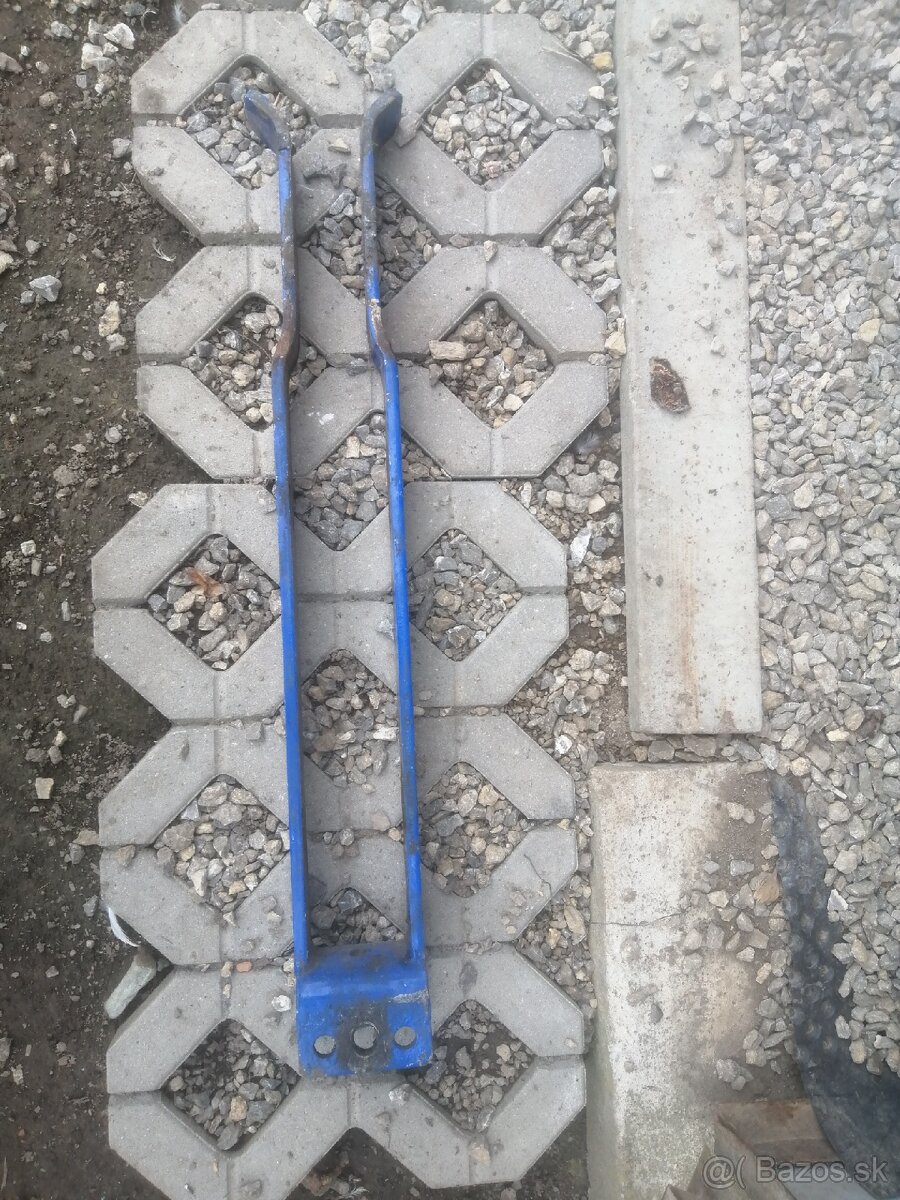 Držiak závažia agzat