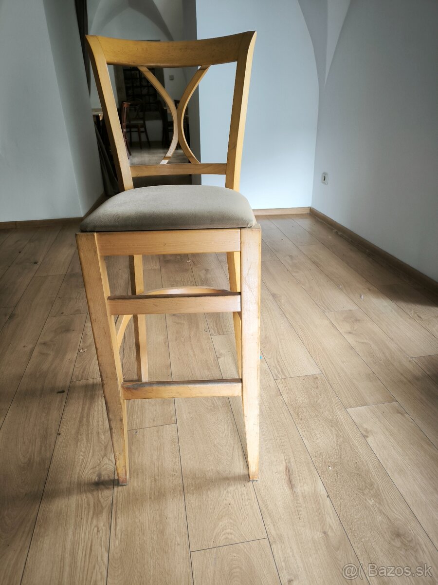Predám nižšie barové stoličky