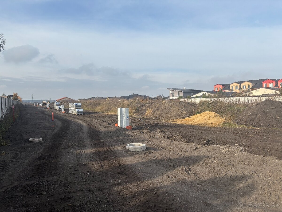 Stavebné pozemky v Malackách s IS a prístupovou cestou.