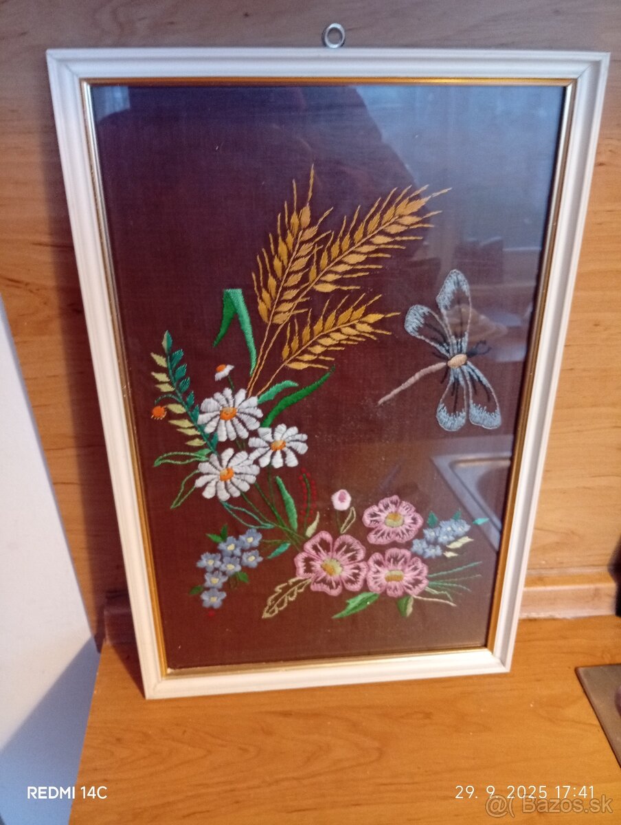 Vázy taniere na stenu cutory