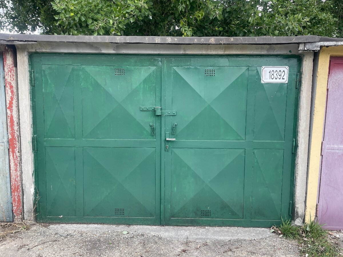 Predám garáž na Tučkovej ulici v Ružinove - prípojka 380V
