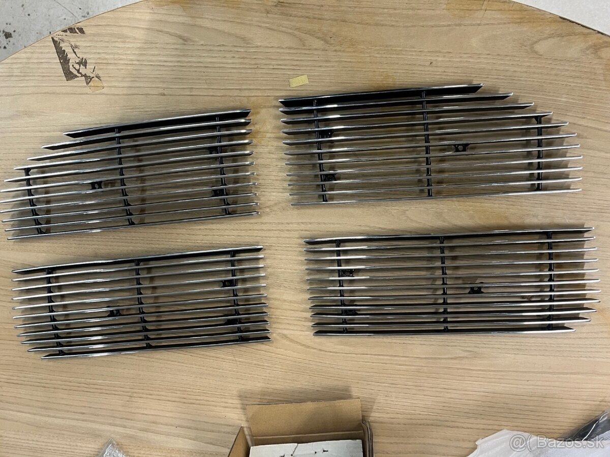 Mriezka masky Dodge Nitro