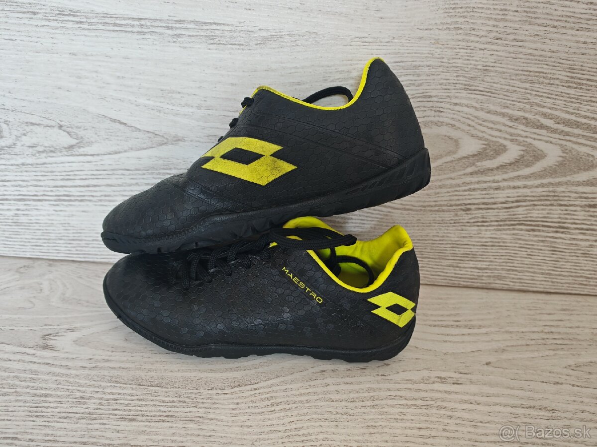 Kopačky na umelú trávu 32