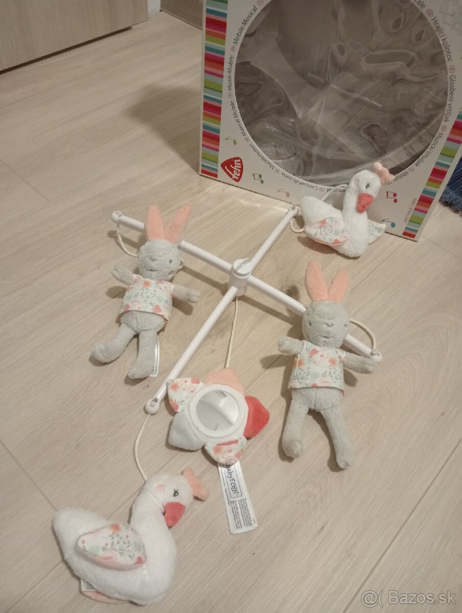 kolotoč nad postieľku