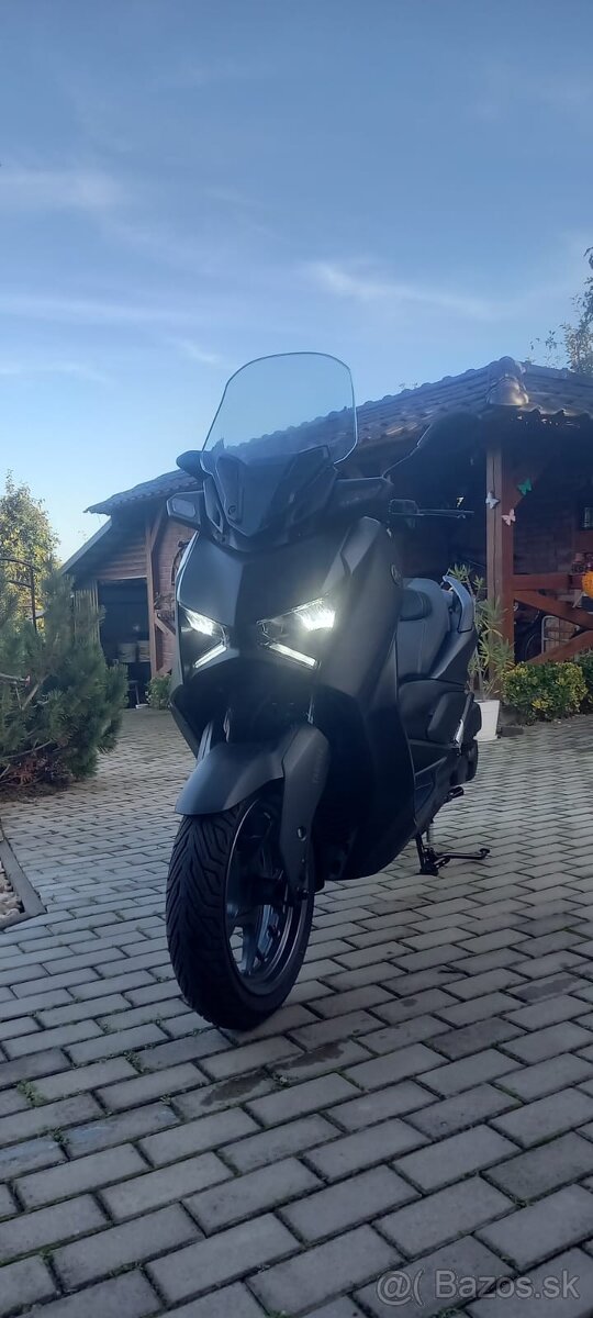 YAMAHA XMAX 125