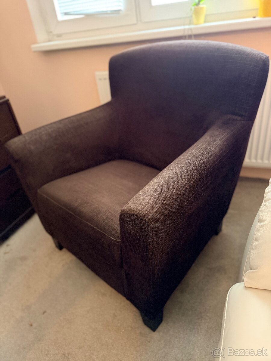 hnede textilne kreslo ikea