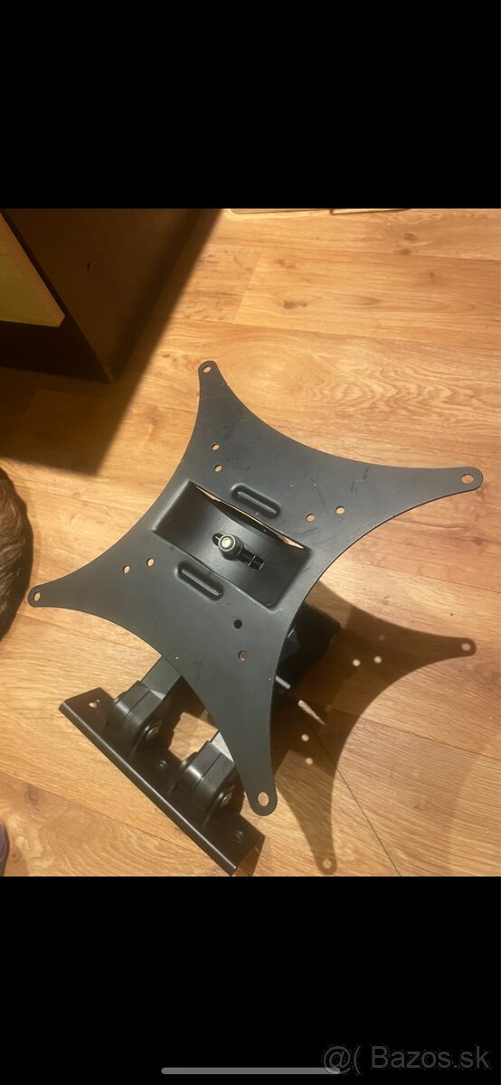 Držiak na TV s ramenom