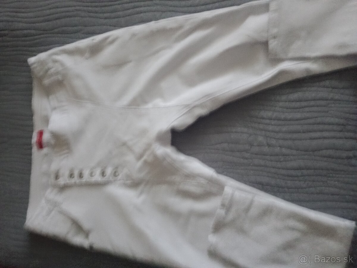 Biele moderné nohavice nove