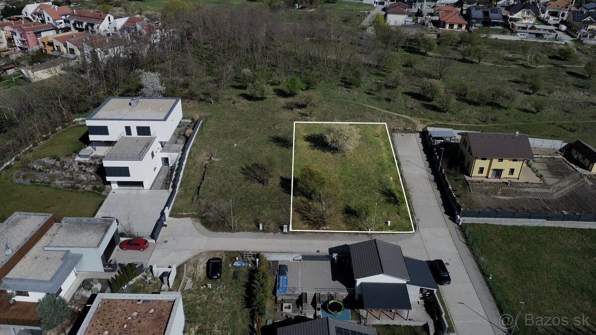 Stavebný pozemok v BA IV, Záhorská Bystrica, časť Vlkovka