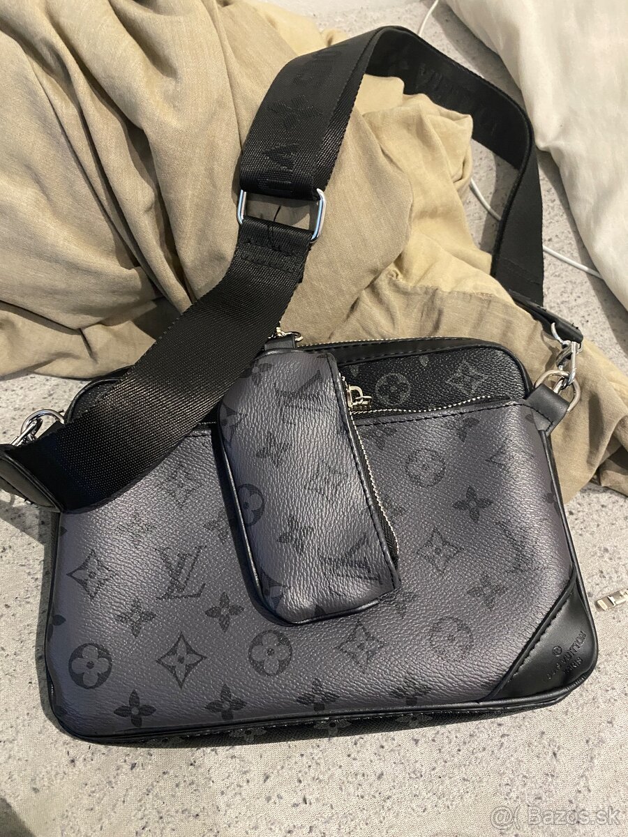 Louis Vuitton trio messeger bag