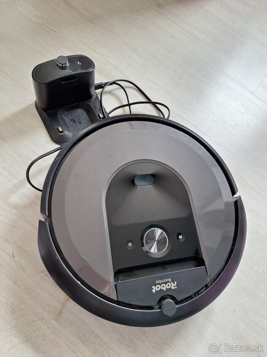 Robotický vysávač Roomba i7