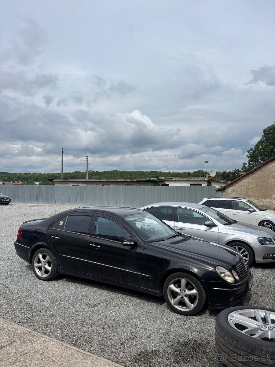 Mercedes E W211
