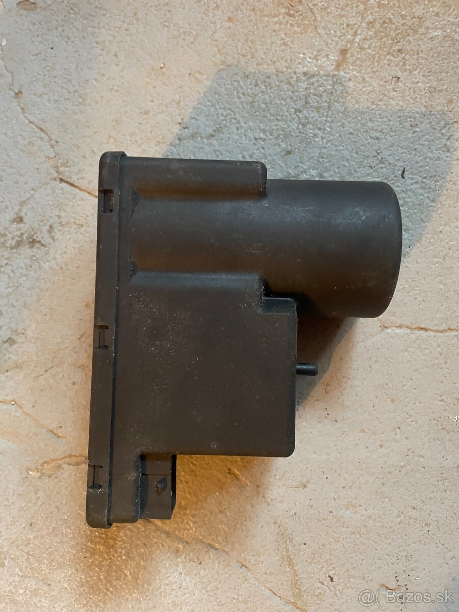 Pumpa centrálneho zamykania Audi A4 B5/6 (4A0 862 257 A)