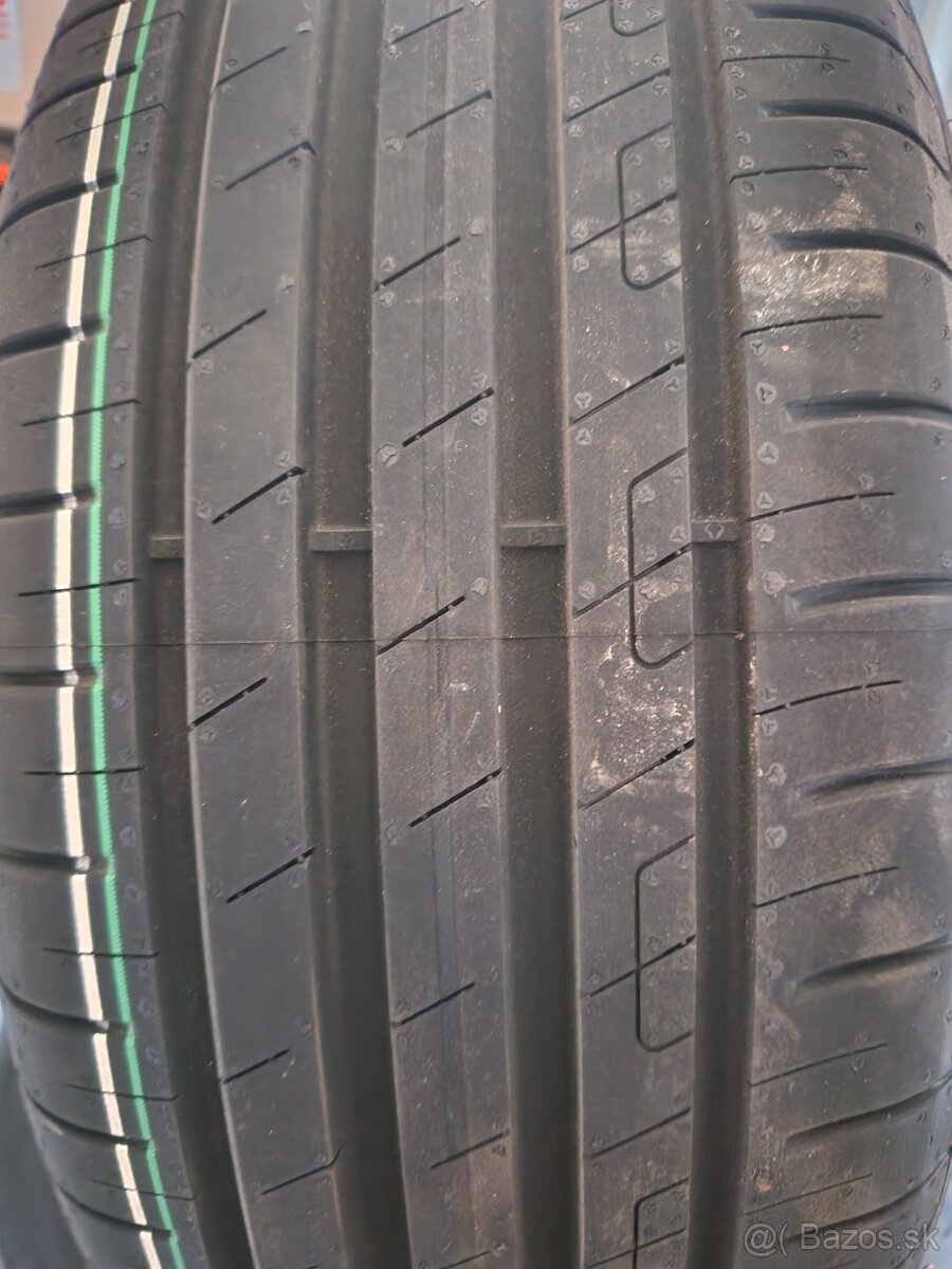 Goodyear 215/55 R17 Letne