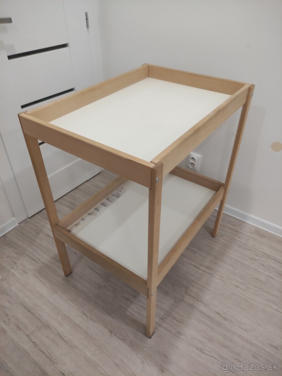 Prebaľovací stolík