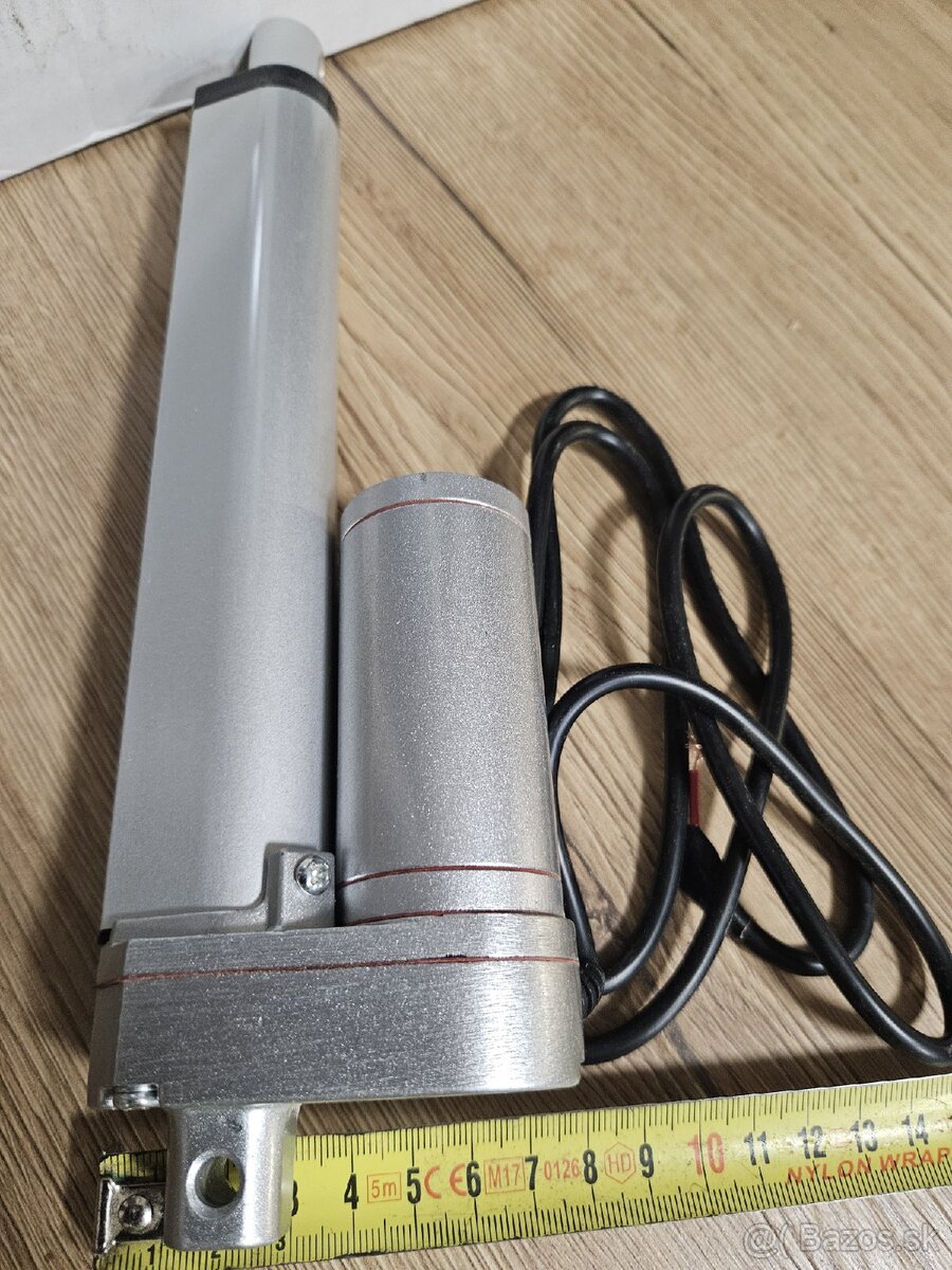 Elektrický servo motor