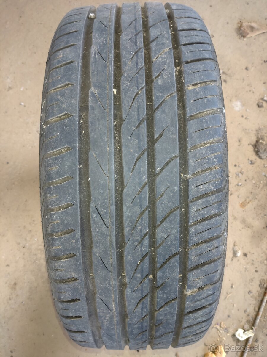 Pneumatiky 215/45/17