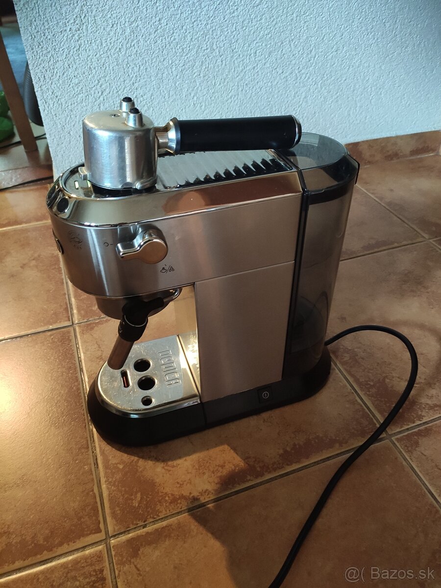 Pákový kávovar DeLonghi Dedica (EC 685)