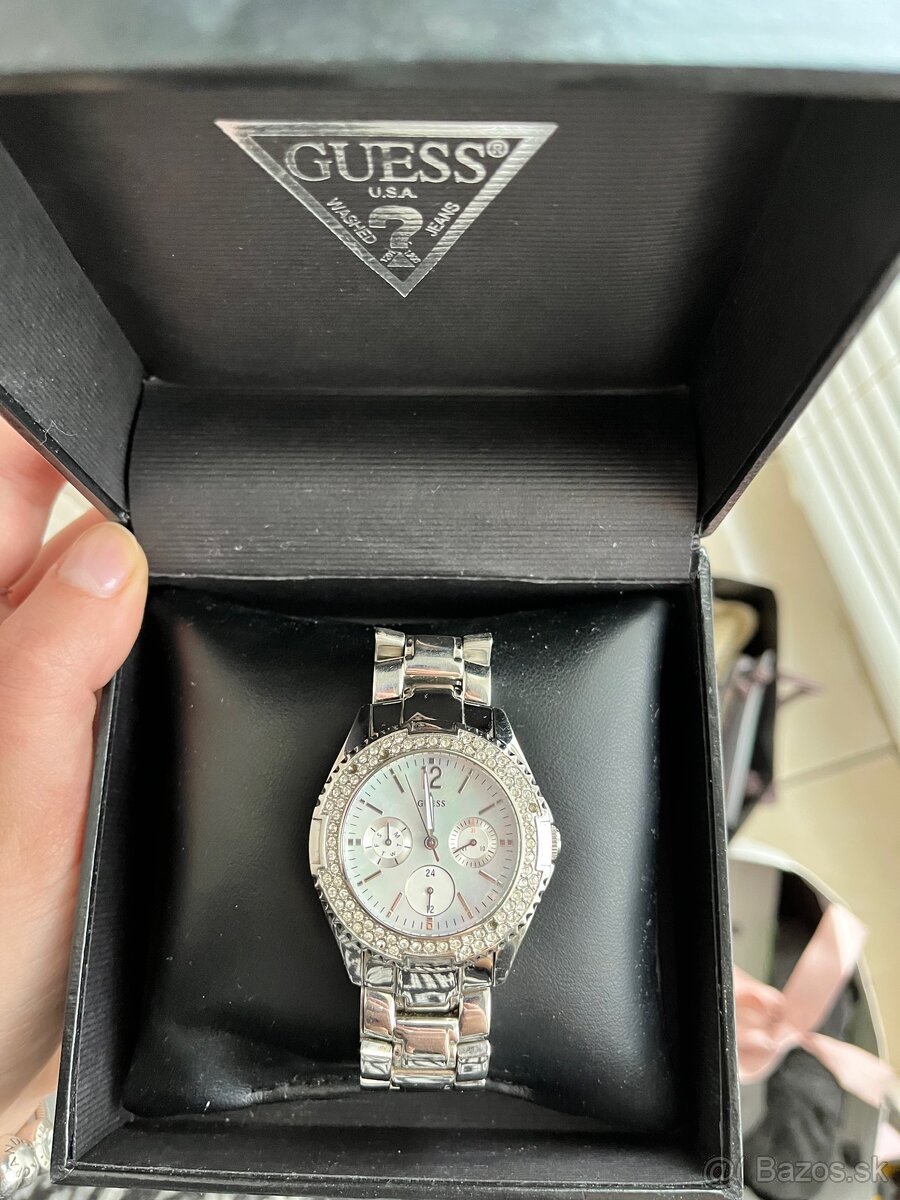Guess hodinky