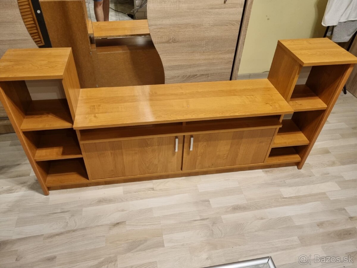 Skrinka pod TV