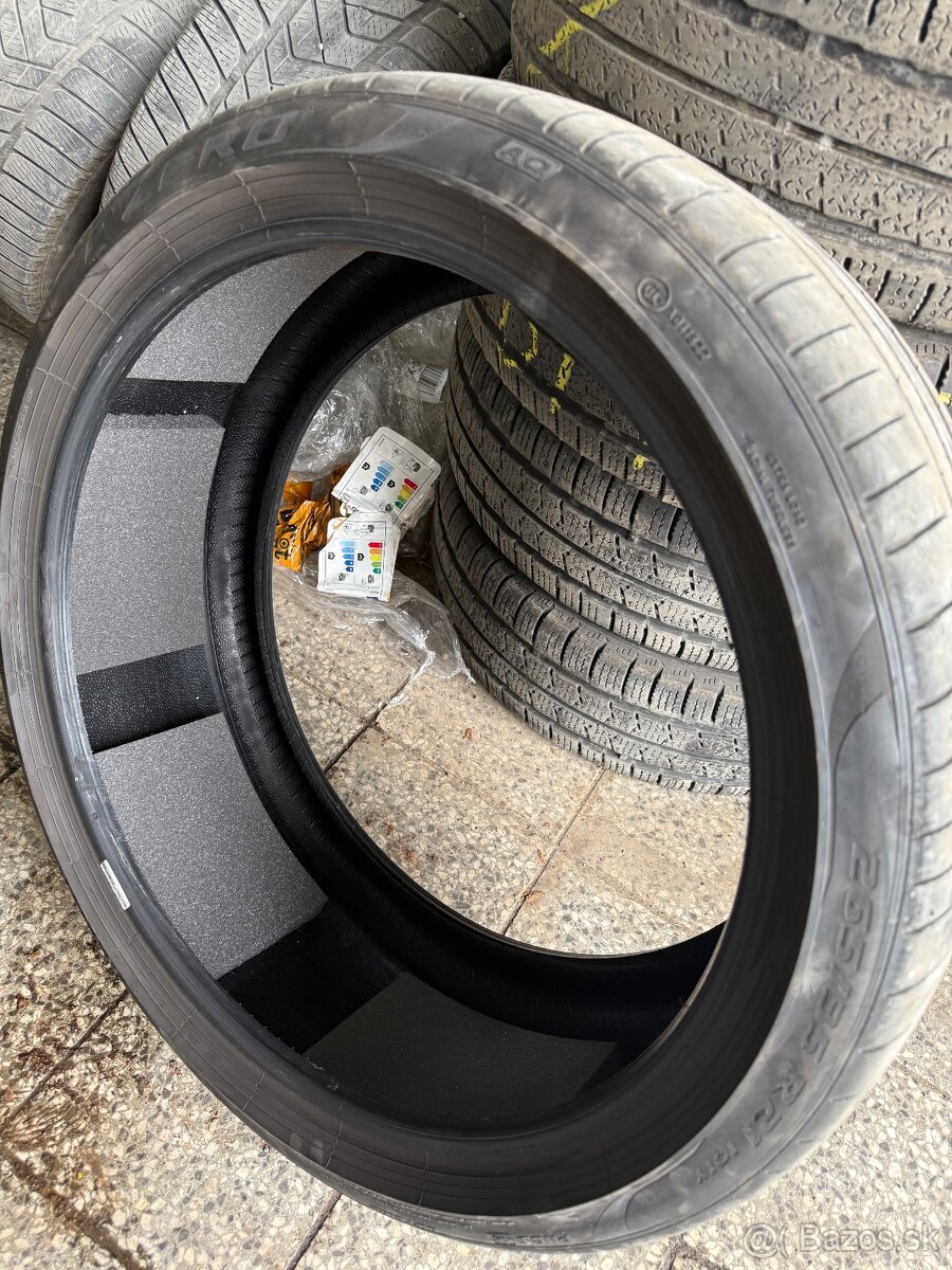 265/35 R21 Pirelli