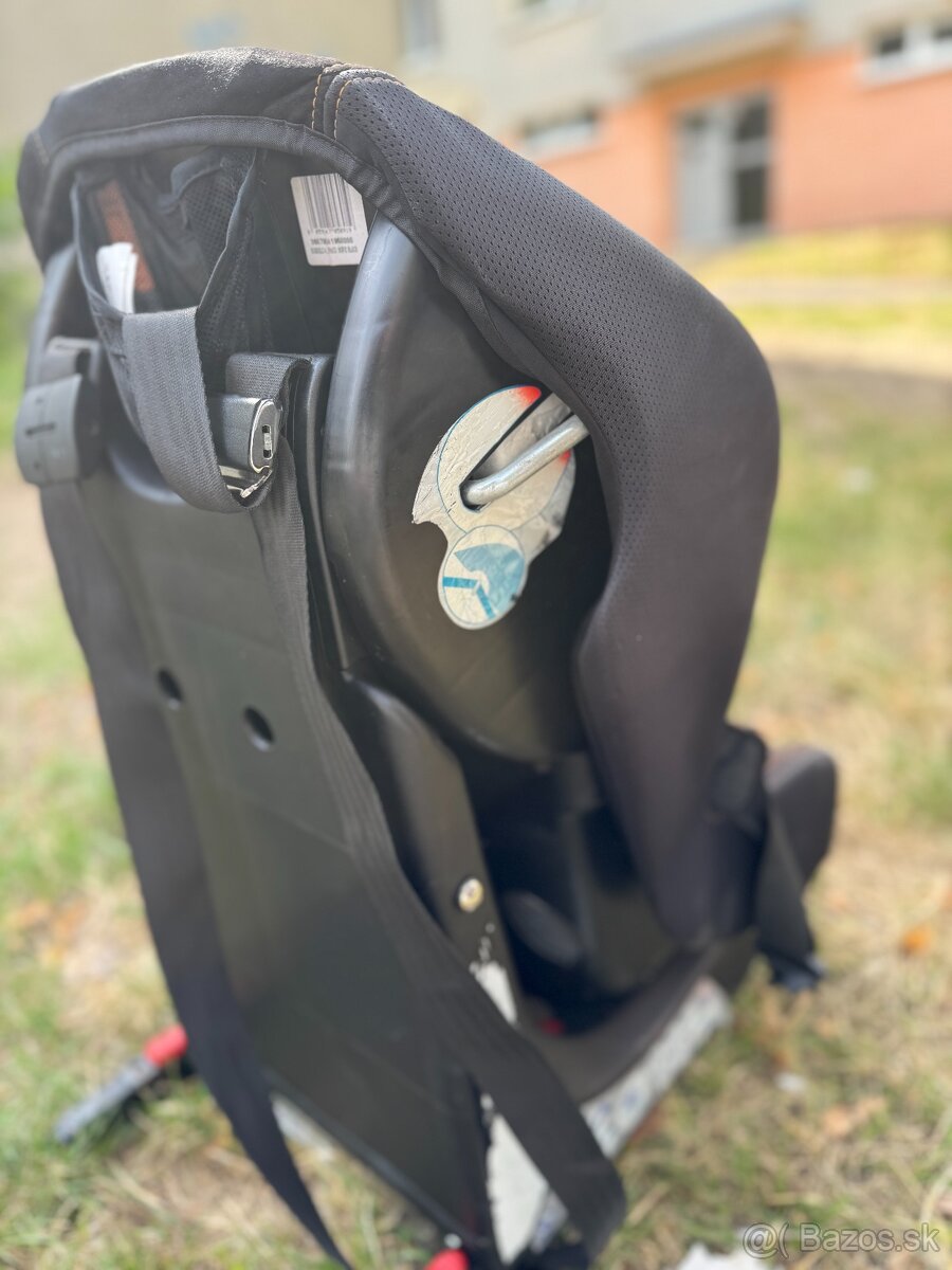 Autosedačka Chicco pre menšie deti - isofix