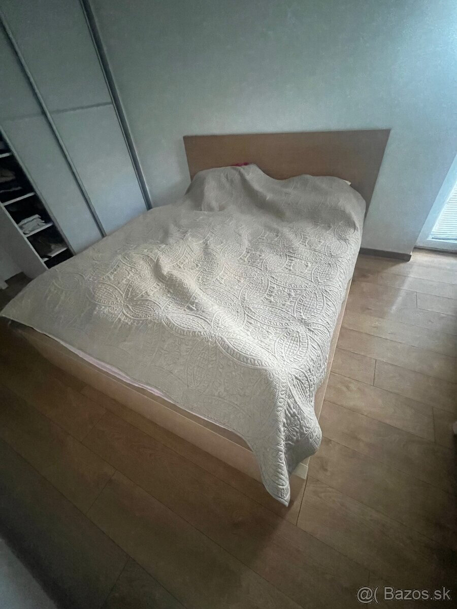 Manželská posteľ s úložným priestorom 160x200