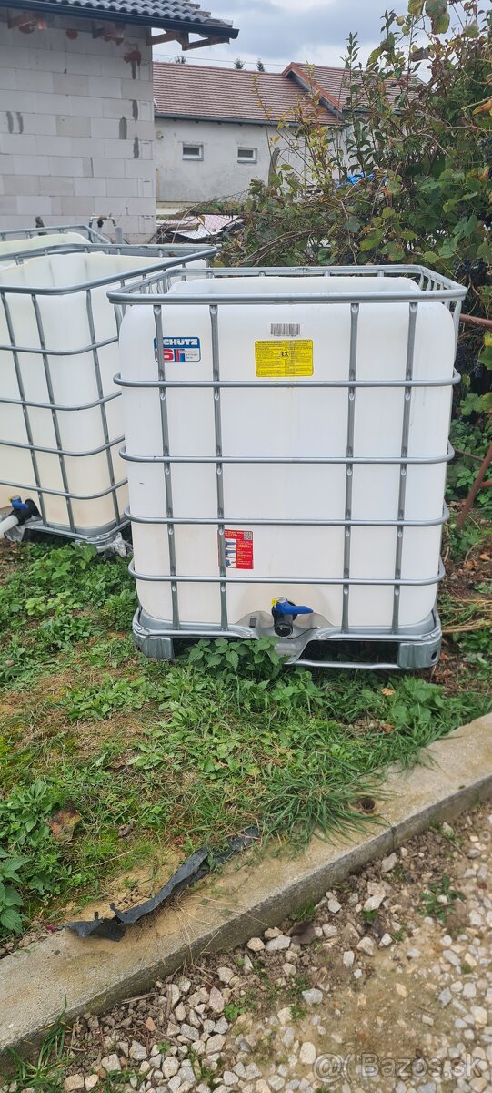 Ibc 1000l drevo sklad klietka piesok piliny krov