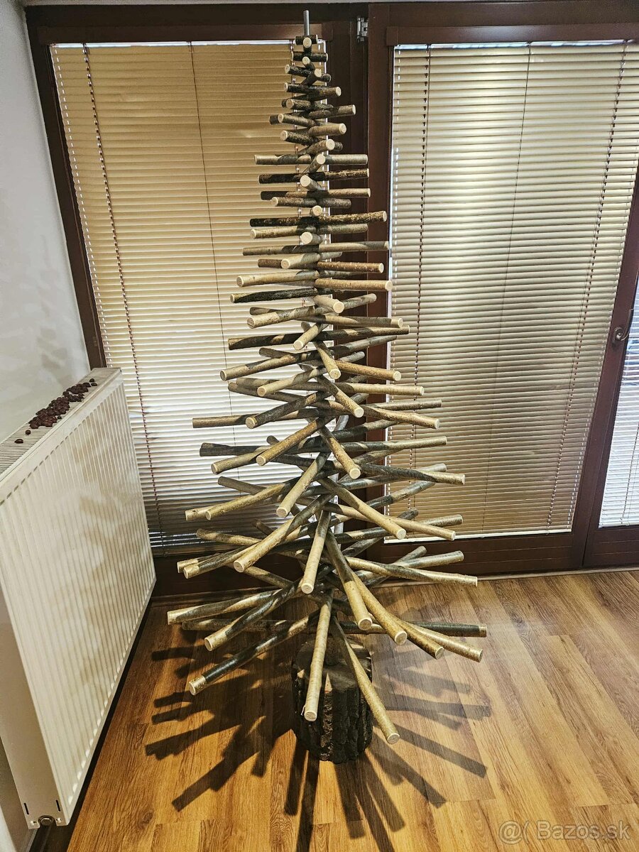 Drevený vianočný stromček