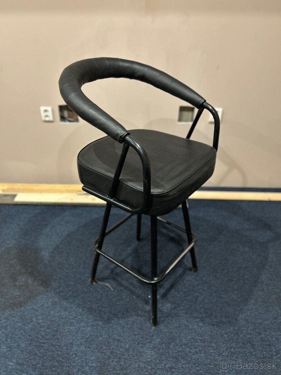 Barová stolička