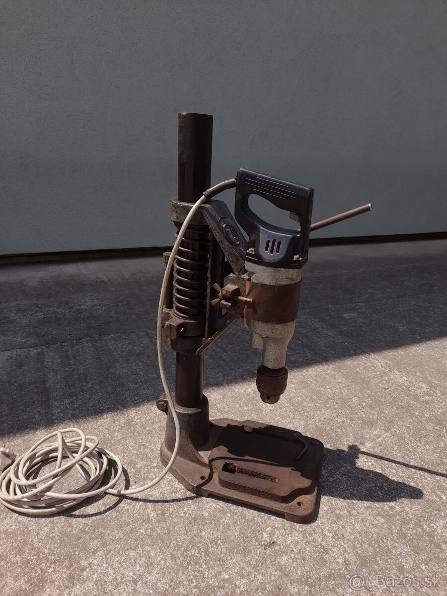 Stojan na vŕtačku, vŕtačka