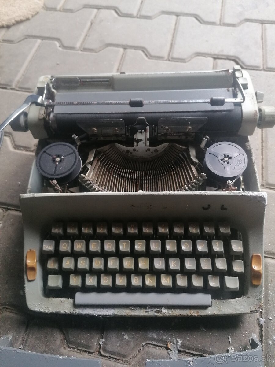 Pisaci stroj