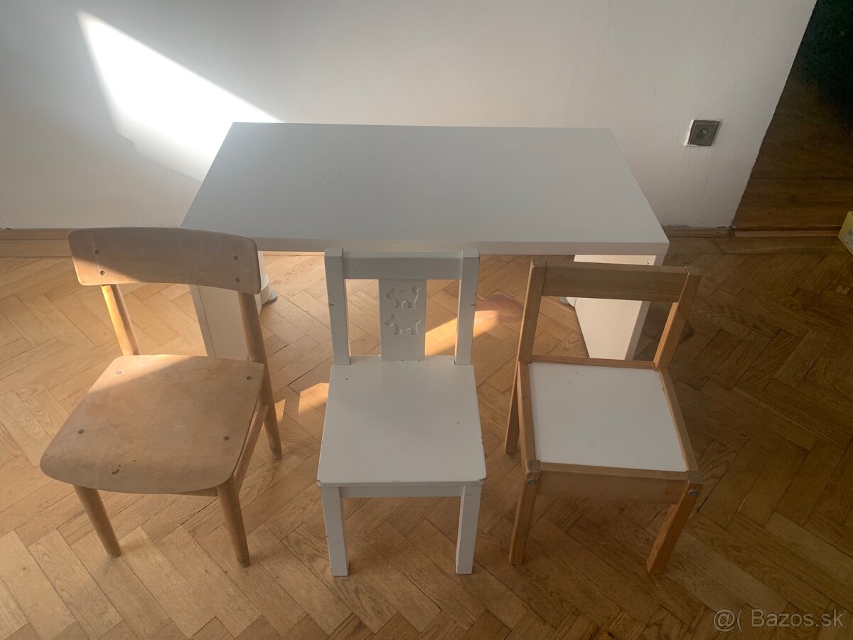 Detsky IKEA stolik so stolickami