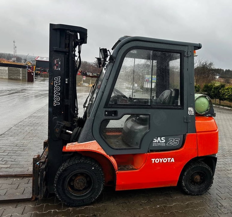 Vysokozdvižný vozík - TOYOTA 02 - 7FGF25 so zárukou