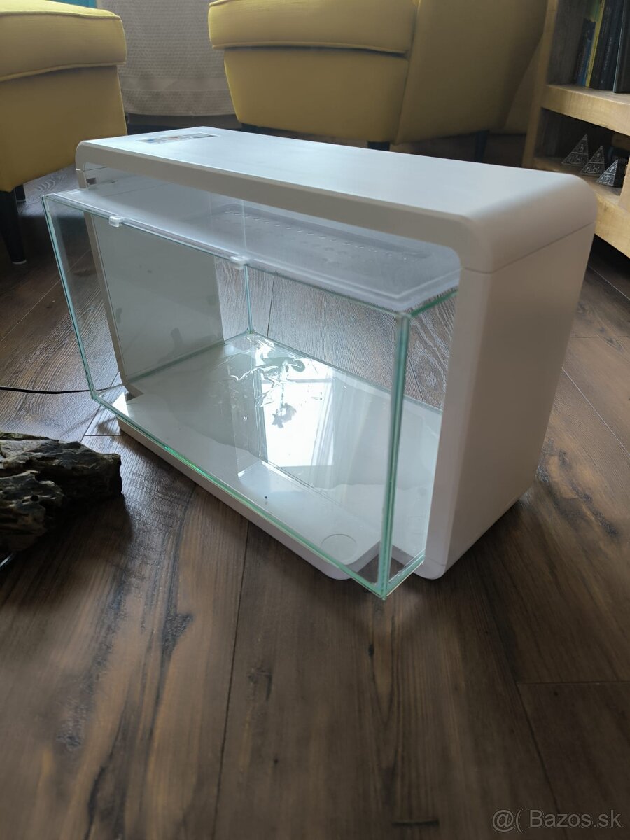 predám 25l akvárium s príslušenstvom