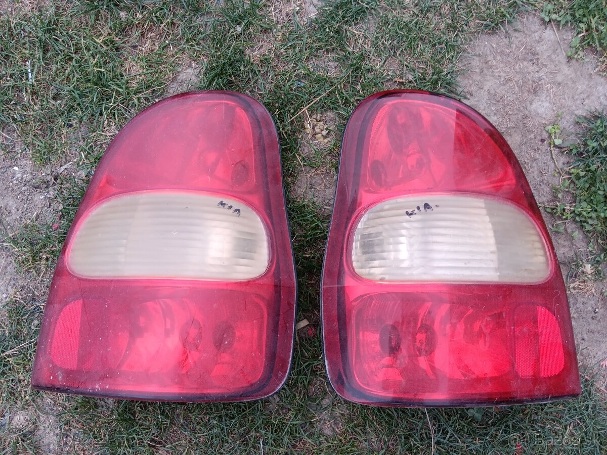 Zadné svetlá Kia Carnival