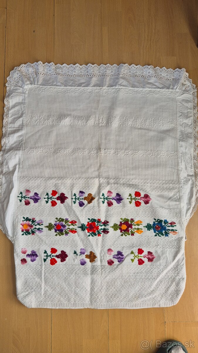 Staré vyšívané perinky